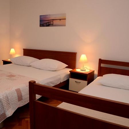 Dvosoban Apartman U Centru Grada ビオグラード・ナ・モル エクステリア 写真