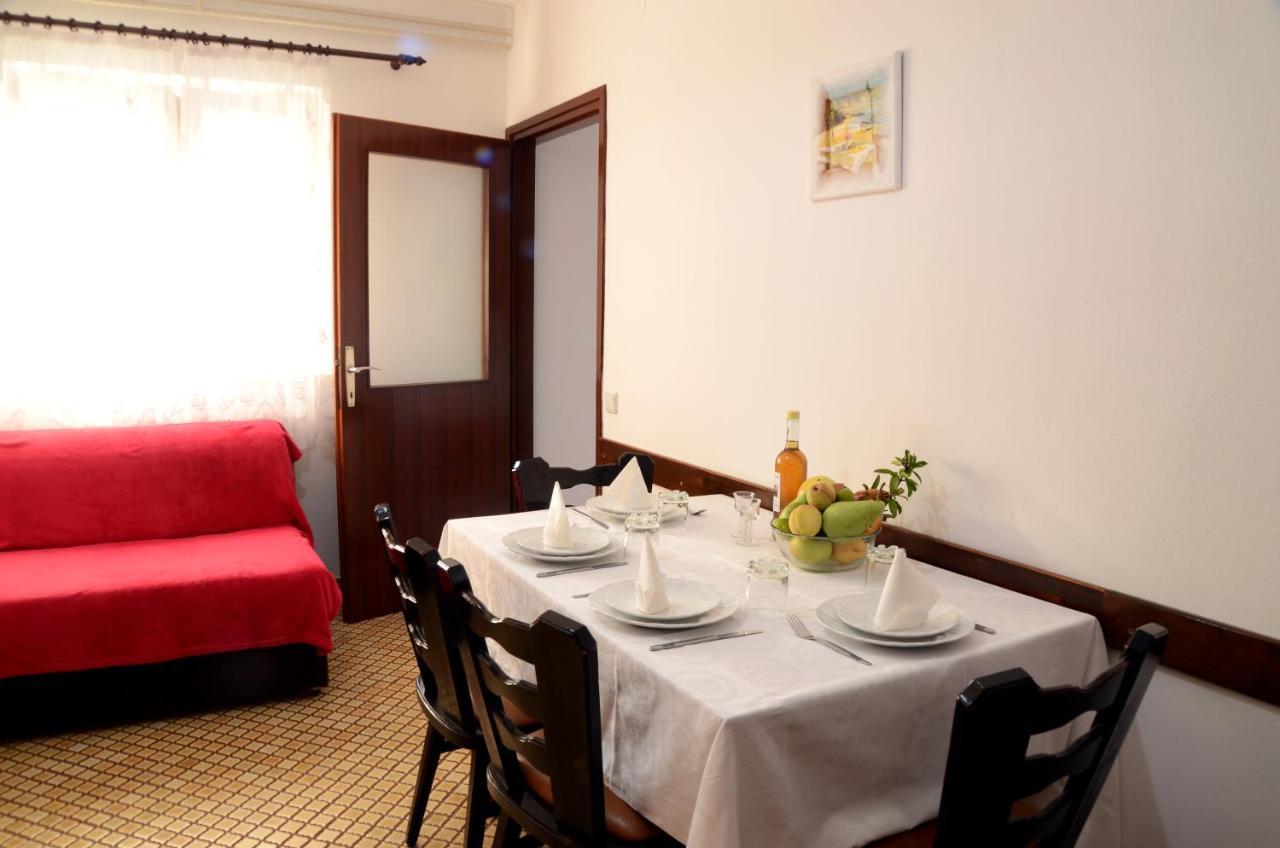 Dvosoban Apartman U Centru Grada ビオグラード・ナ・モル エクステリア 写真