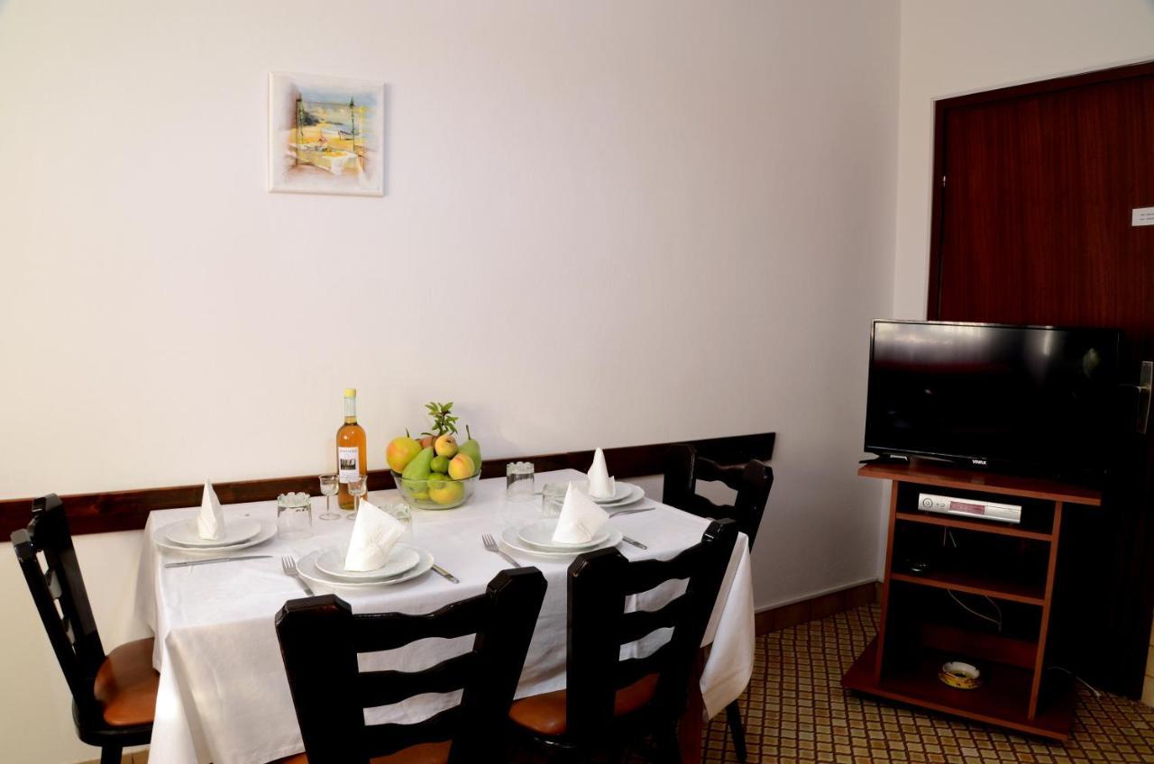 Dvosoban Apartman U Centru Grada ビオグラード・ナ・モル エクステリア 写真