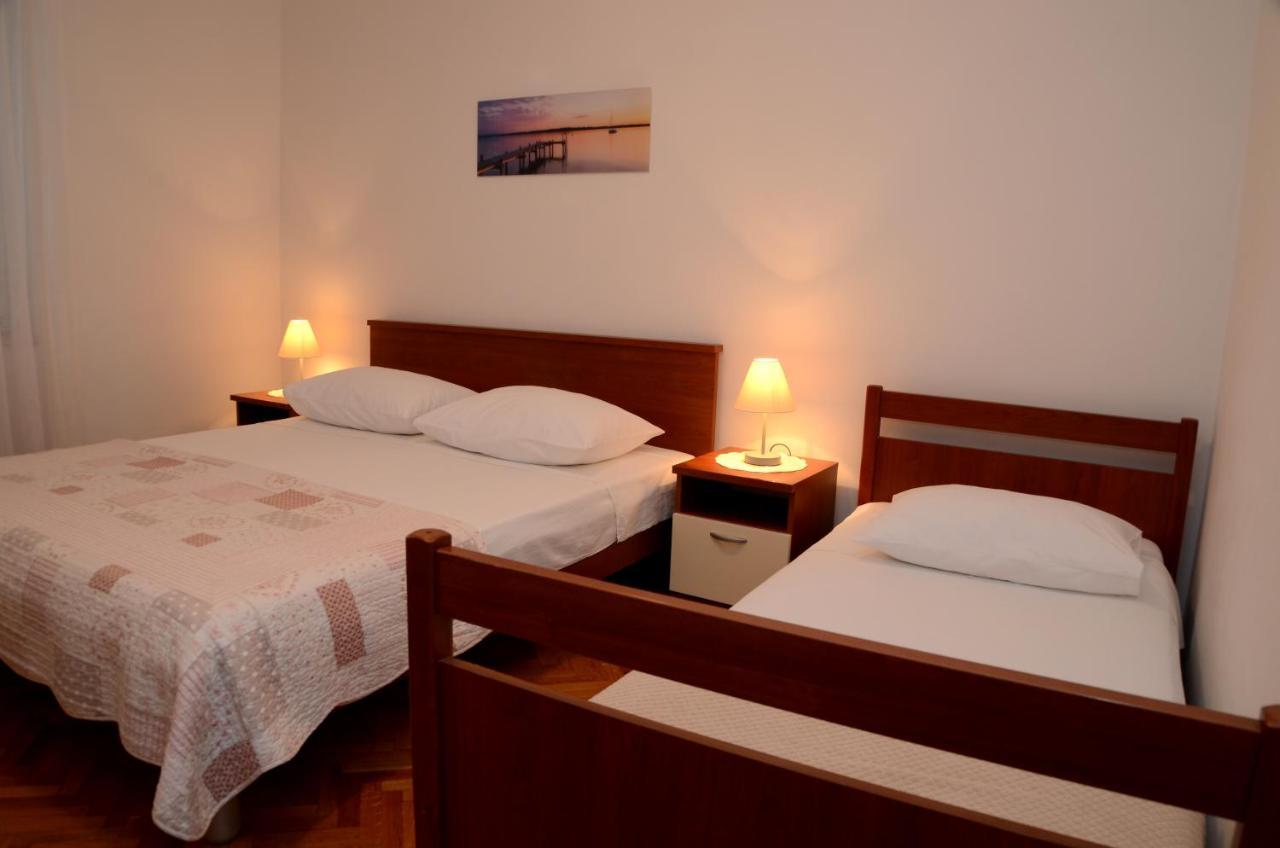 Dvosoban Apartman U Centru Grada ビオグラード・ナ・モル エクステリア 写真