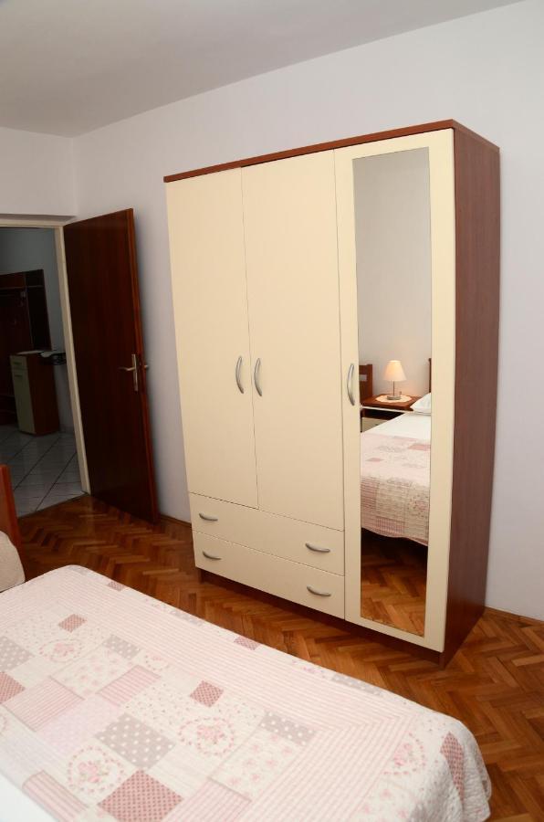 Dvosoban Apartman U Centru Grada ビオグラード・ナ・モル エクステリア 写真