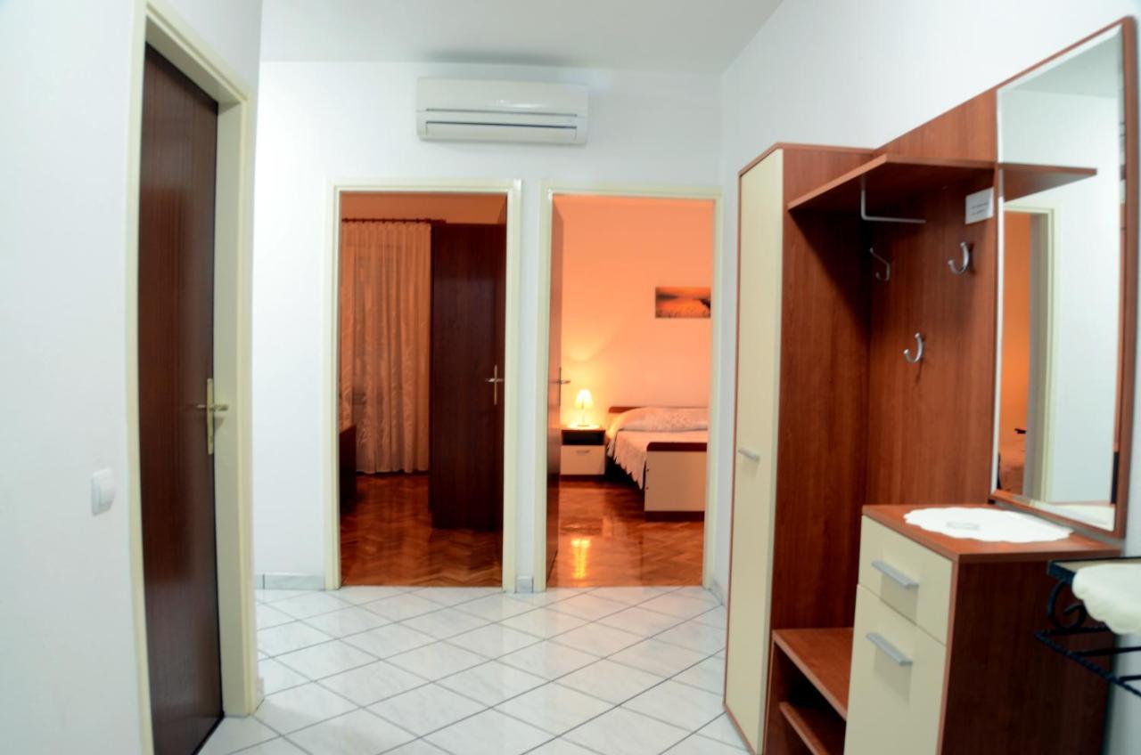 Dvosoban Apartman U Centru Grada ビオグラード・ナ・モル エクステリア 写真