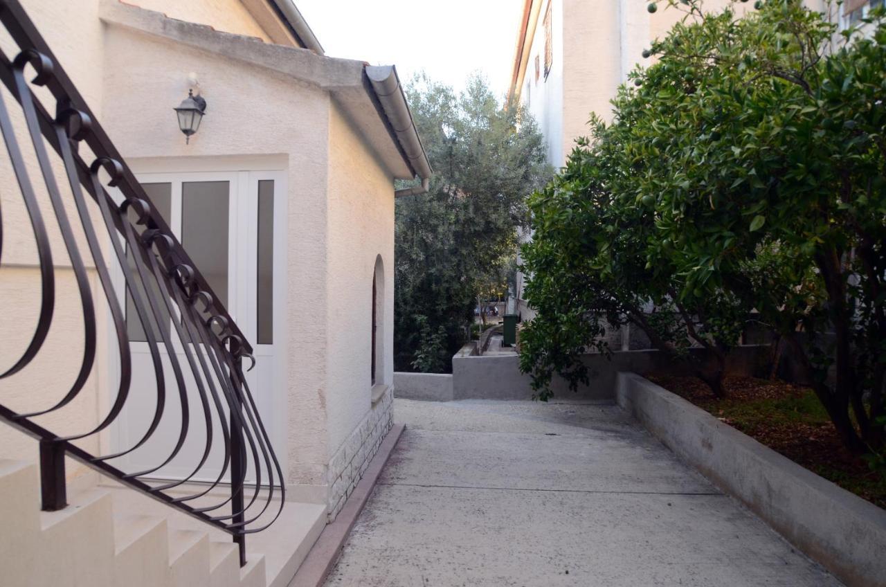 Dvosoban Apartman U Centru Grada ビオグラード・ナ・モル エクステリア 写真