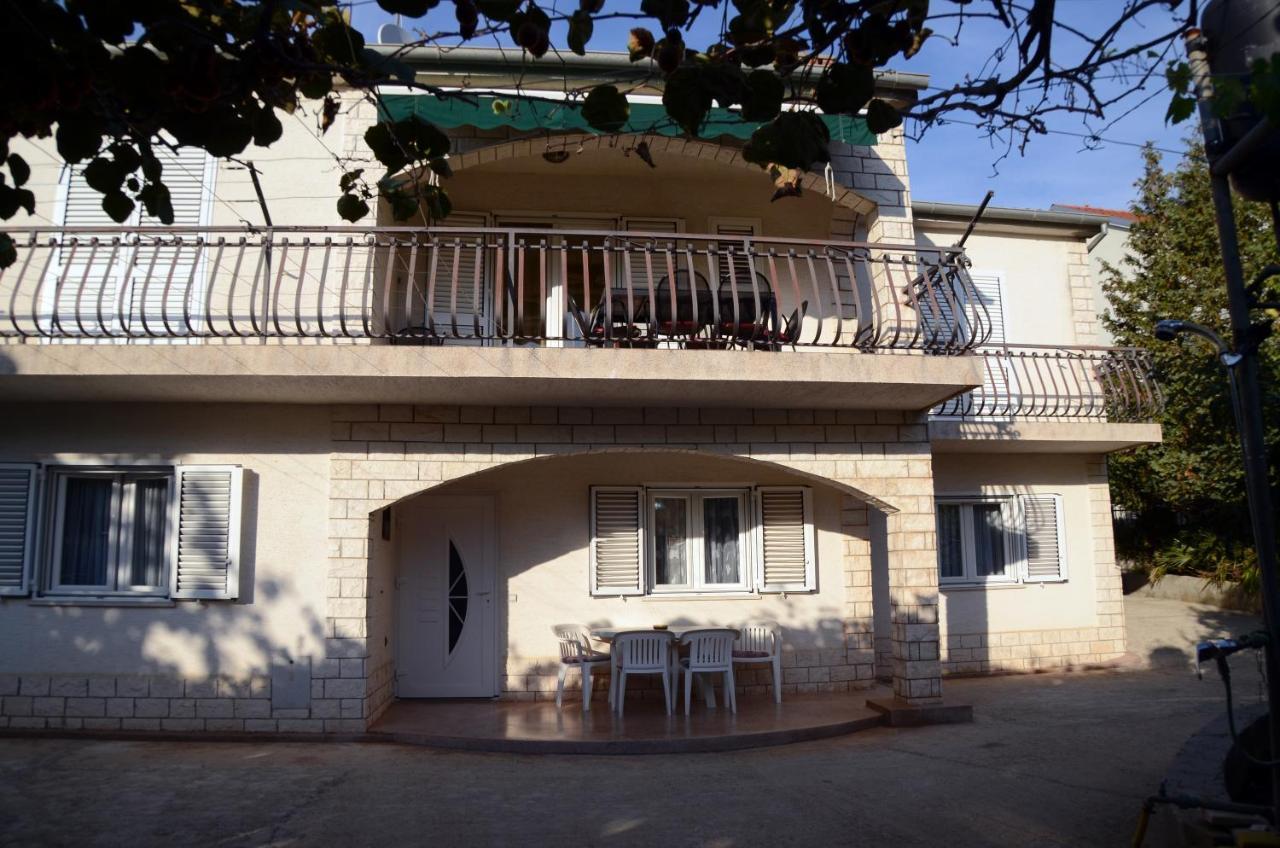 Dvosoban Apartman U Centru Grada ビオグラード・ナ・モル エクステリア 写真