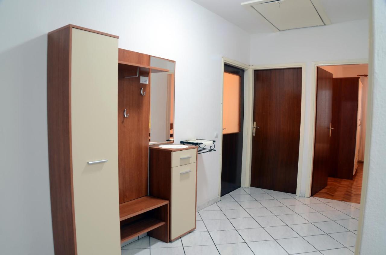Dvosoban Apartman U Centru Grada ビオグラード・ナ・モル エクステリア 写真