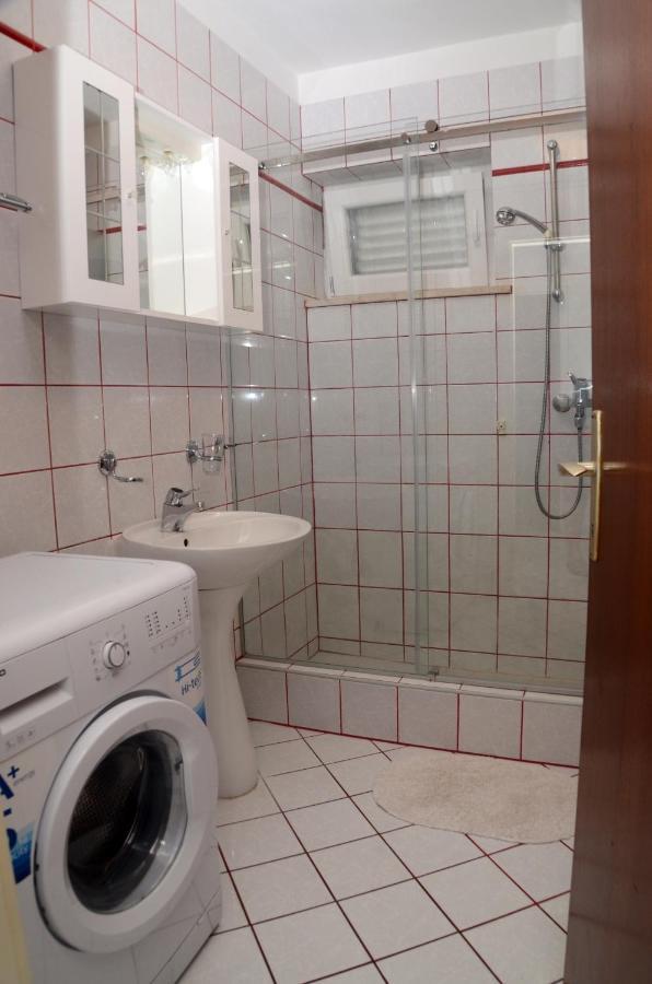 Dvosoban Apartman U Centru Grada ビオグラード・ナ・モル エクステリア 写真