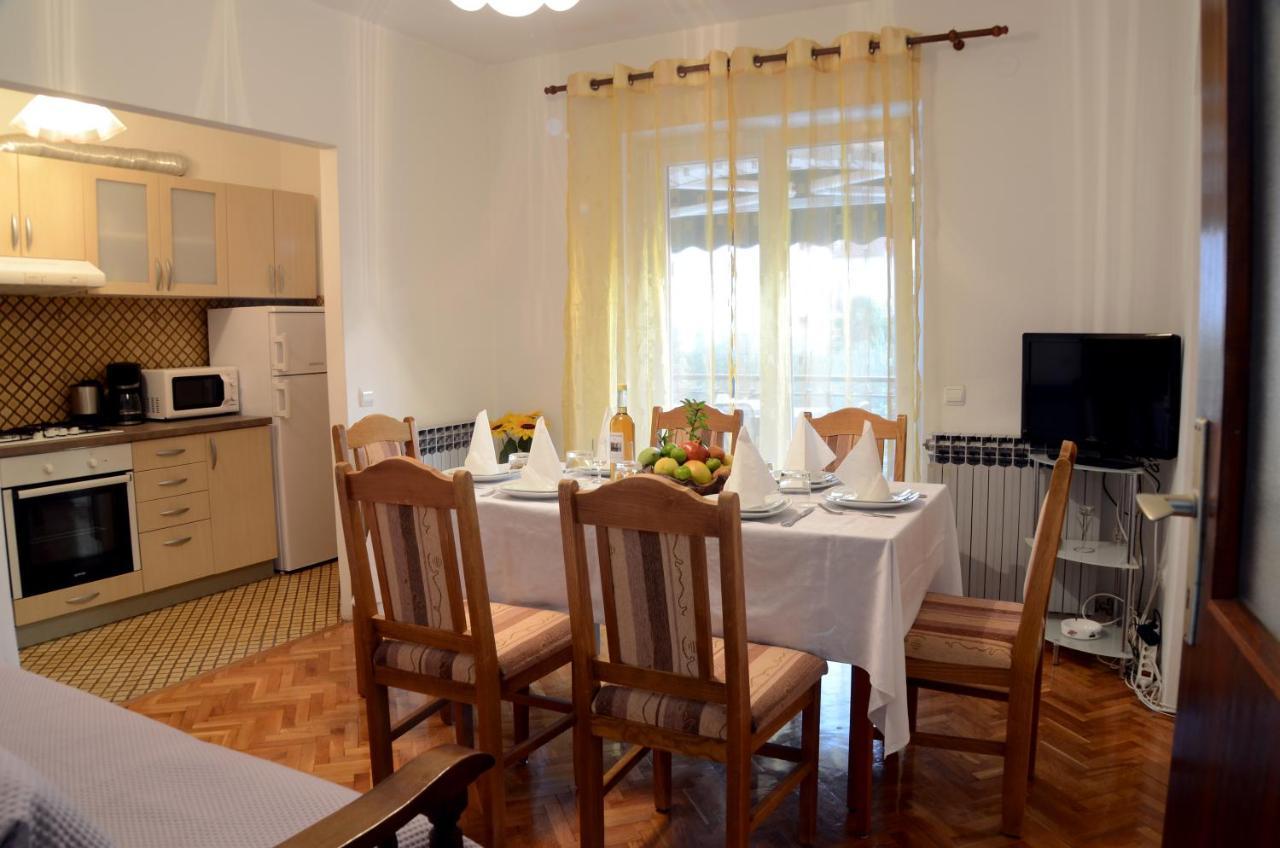 Dvosoban Apartman U Centru Grada ビオグラード・ナ・モル エクステリア 写真