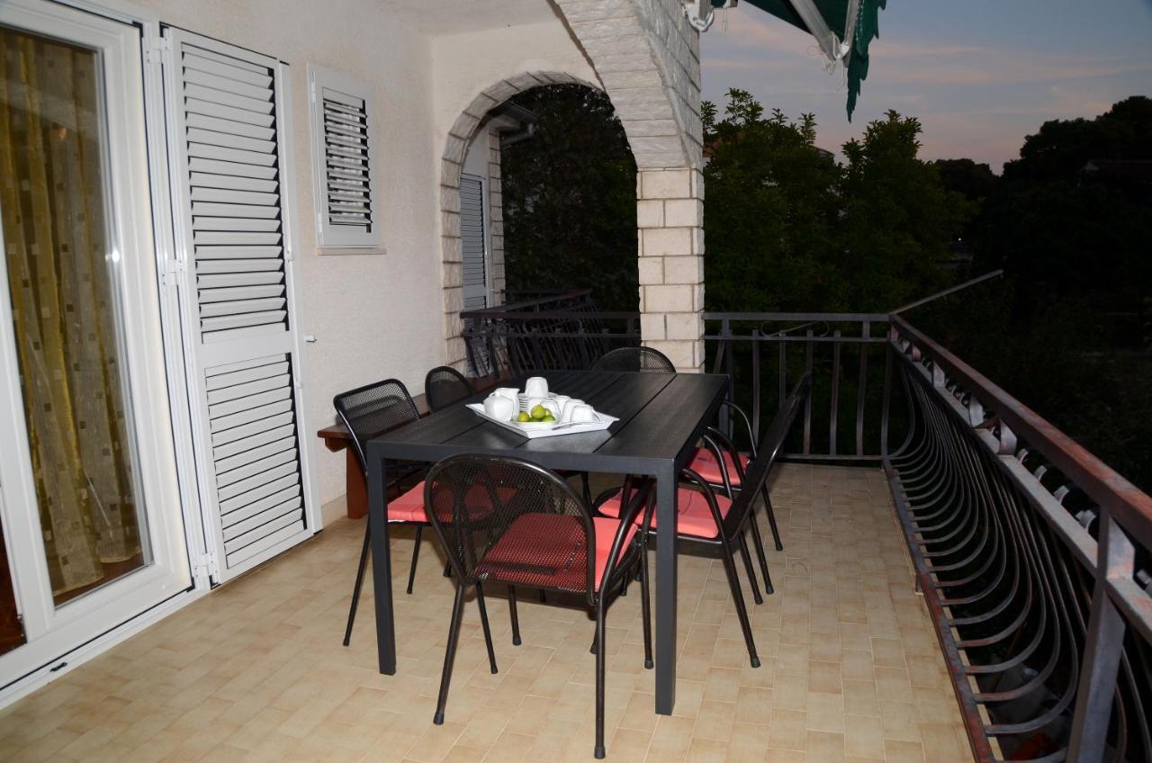 Dvosoban Apartman U Centru Grada ビオグラード・ナ・モル エクステリア 写真