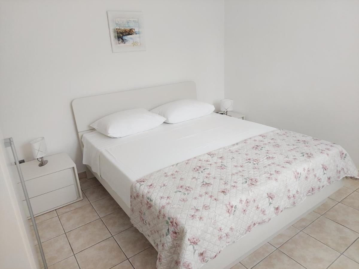 Dvosoban Apartman U Centru Grada ビオグラード・ナ・モル エクステリア 写真