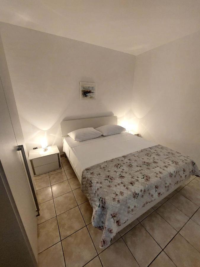 Dvosoban Apartman U Centru Grada ビオグラード・ナ・モル エクステリア 写真